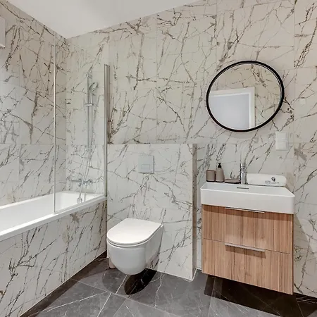 Bank Polski Center With Parking By Lion アパート