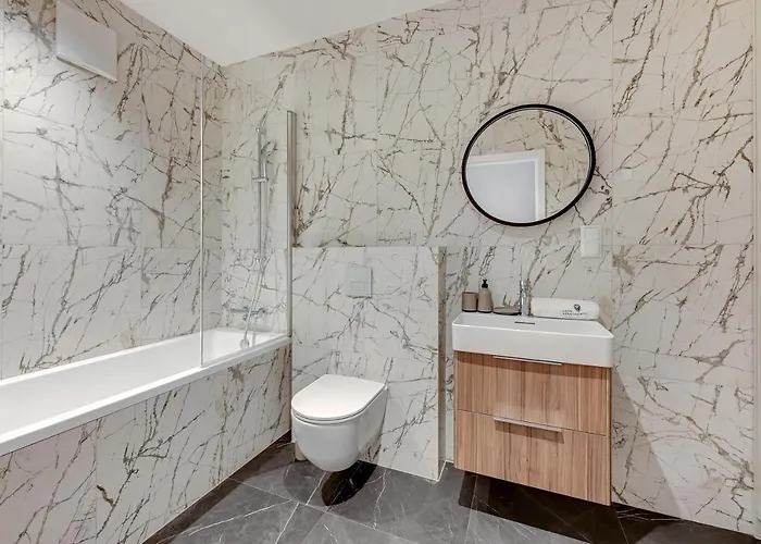 Bank Polski Center With Parking By Lion Appartement